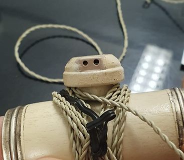 Verdrahtung an einem Bauteil mit Kabelbindern