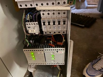 Schaltschrank mit Siemens Schützen und Sicherungsautomaten