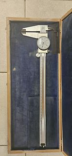 Messschieber in Holzkasten