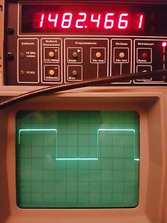 Frequenzzähler und Oszilloskop mit Rechtecksignal