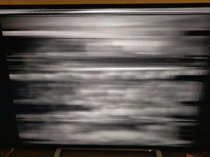 Abfotografierter Bildschirm mit Bildstörungen