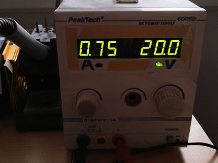 Labornetzteil mit Displayanzeige