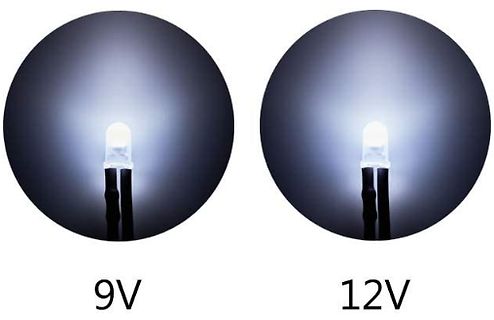 Vergleich der Helligkeit zweier LEDs bei 9V und 12V