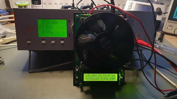 Labornetzteil und Platine mit Lüfter und Display