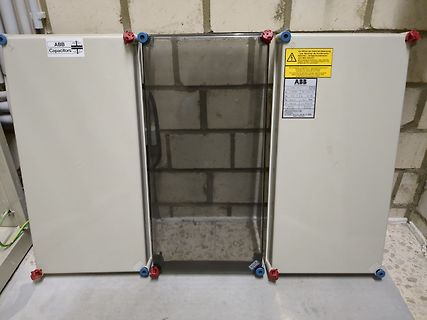 ABB Kondensatorbank mit Gehäuse