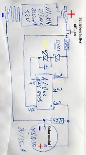 Handgezeichneter Schaltplan mit Solarpanel und Akku