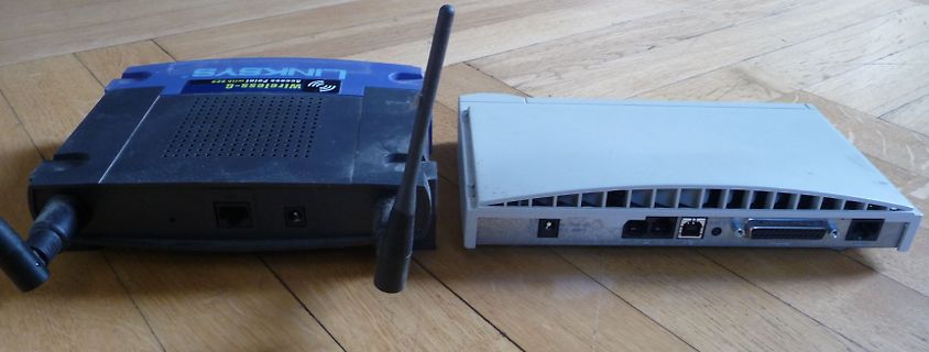 Linksys Wireless-G Access Point und ein weiteres Netzwerkgerät