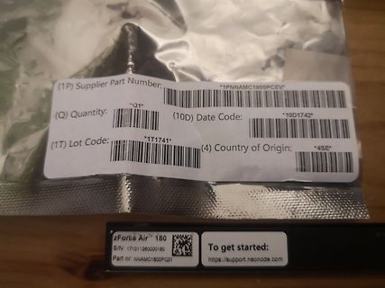 Etikett auf einer antistatischen Verpackung und Produktaufkleber