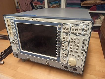 Rohde & Schwarz Vektor-Netzwerkanalysator