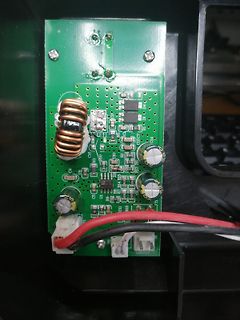 Foto einer Leiterplatte mit elektronischen Bauteilen