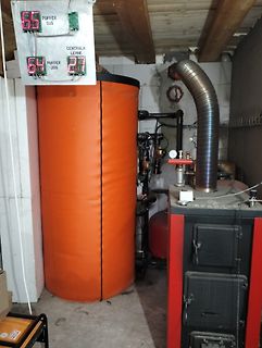 Heizungsanlage mit Pufferspeicher und Ofen