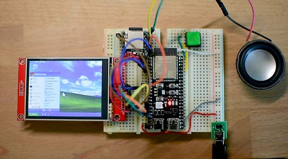 ESP32 Aufbau auf Breadboard mit Display und Lautsprecher