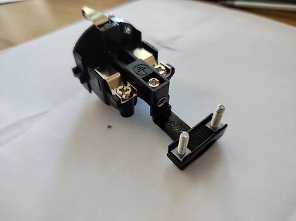Elektrischer Schalter oder Steckverbinder
