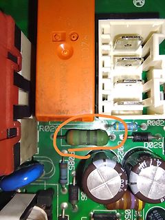 Nahaufnahme einer Leiterplatte mit elektronischen Bauteilen