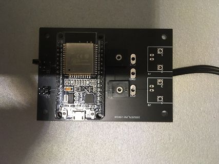 Bestückte Leiterplatte mit Mikrocontroller und Anschlüssen
