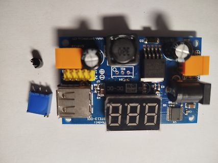 Leiterplatte mit USB-Anschluss und 7-Segment-Anzeige