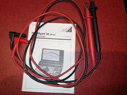 Multimeter mit Messleitungen und Anleitung