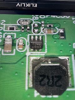 Nahaufnahme einer Leiterplatte mit SMD-Bauteilen