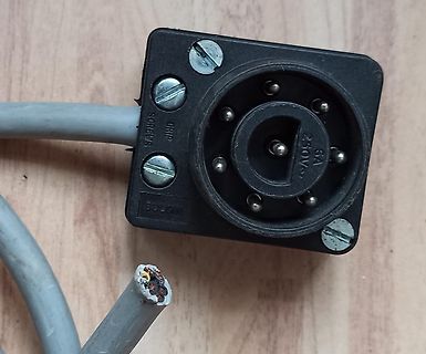 Bulgin Industriestecker mit Kabelenden