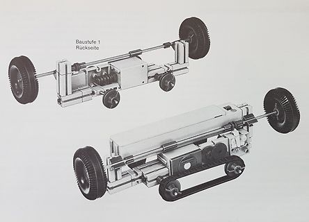 Zwei Ansichten eines mechanischen Fahrzeugmodells