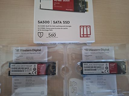 Verpackung und Inhalt einer Western Digital SA500 SATA SSD