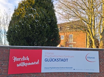 Schild des Vitanas Psychiatrischen Centrum Glückstadt