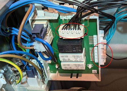Elektronikmodul mit Steckverbindungen und Verkabelung