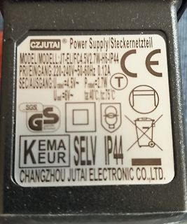 Typenschild eines Netzteils
