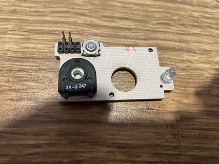 Leiterplatte mit Potentiometer, Schalter und LED