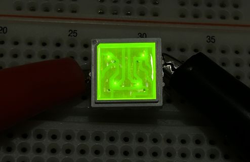 Leuchtende LED-Matrix auf Breadboard mit Krokodilklemmen