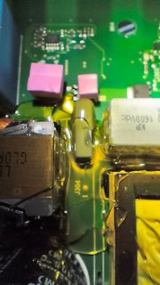 Nahaufnahme einer Leiterplatte mit elektronischen Bauteilen