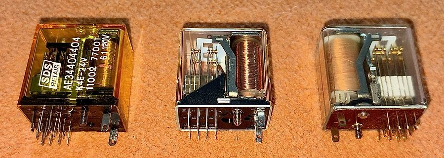 Drei elektromagnetische Relais