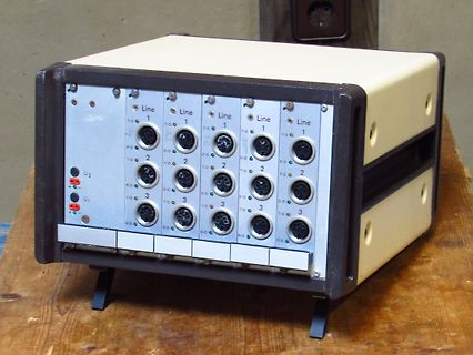 Elektronikgerät mit mehreren Anschlussbuchsen