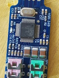 Nahaufnahme einer Leiterplatte mit Mikrocontroller