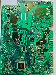 Leiterplatte mit integriertem Schaltkreis und SMD-Bauteilen