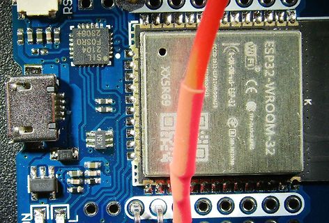 Nahaufnahme einer ESP32-WROOM-32 Platine