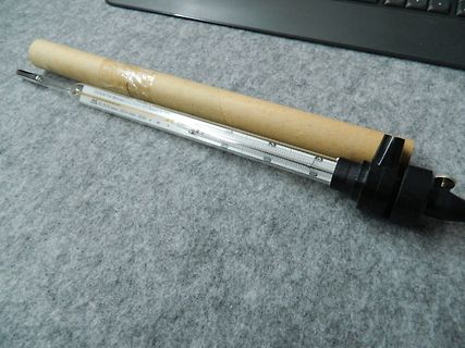 Glasthermometer in Papierhülle