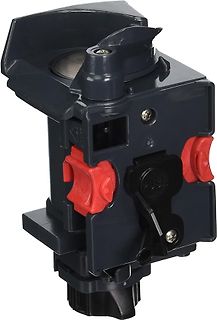 Mechanisches Bauteil mit rotem Schalter