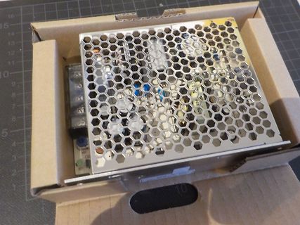 Schaltnetzteil in einem Karton