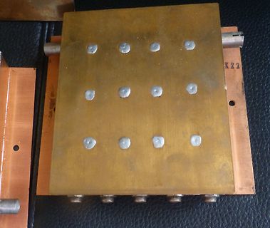 Metallplatte mit Lötaufflächen auf Kupferplatte