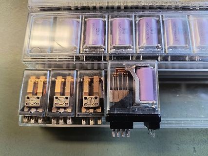 Elektrolytkondensatoren in einer Kunststoffbox
