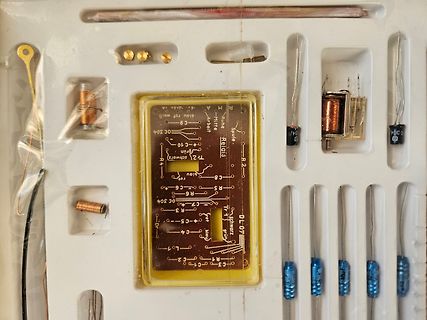 Inhalt eines Kunststoffgehäuses mit elektronischen Bauteilen