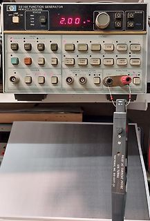 HP 3314A Funktionsgenerator mit Tektronix Stromzange