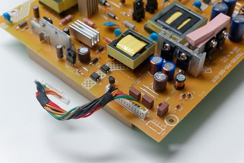 Bestückte Leiterplatte eines Netzteils