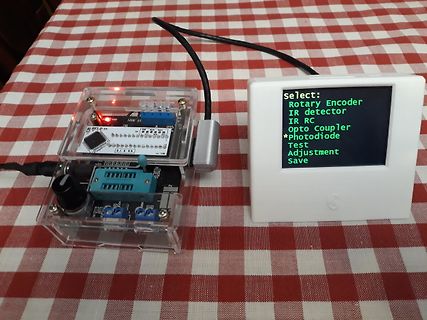 Elektronik-Aufbau mit Display und Gehäuse