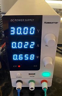 Labornetzteil mit Digitalanzeige