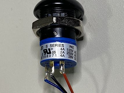 Schalter mit Typenbezeichnung und technischen Daten