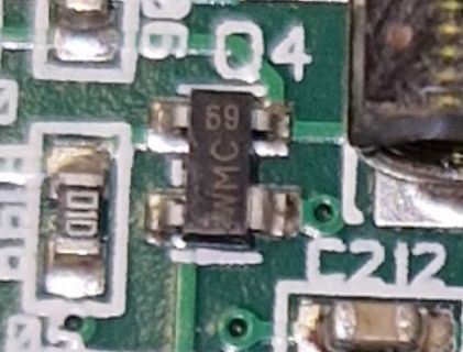 Nahaufnahme einer Leiterplatte mit SMD-Bauteilen