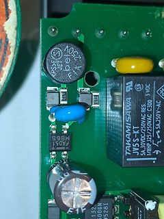 Nahaufnahme einer Leiterplatte mit elektronischen Bauteilen