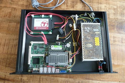 Aufbau eines Computersystems in einem Gehäuse